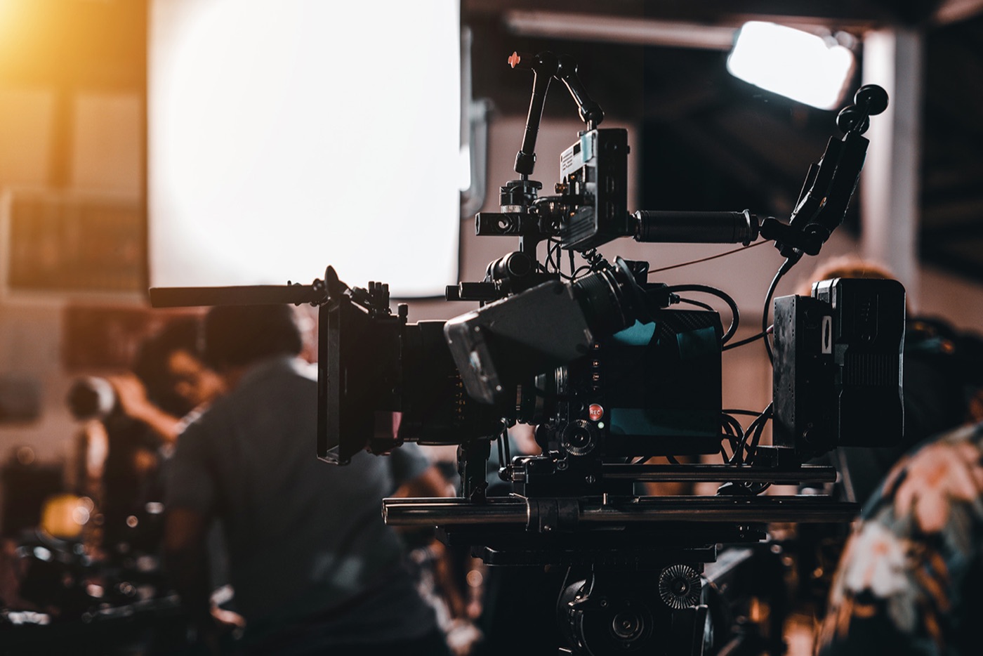 Filmproduktion: Kamera und Crew am Filmset